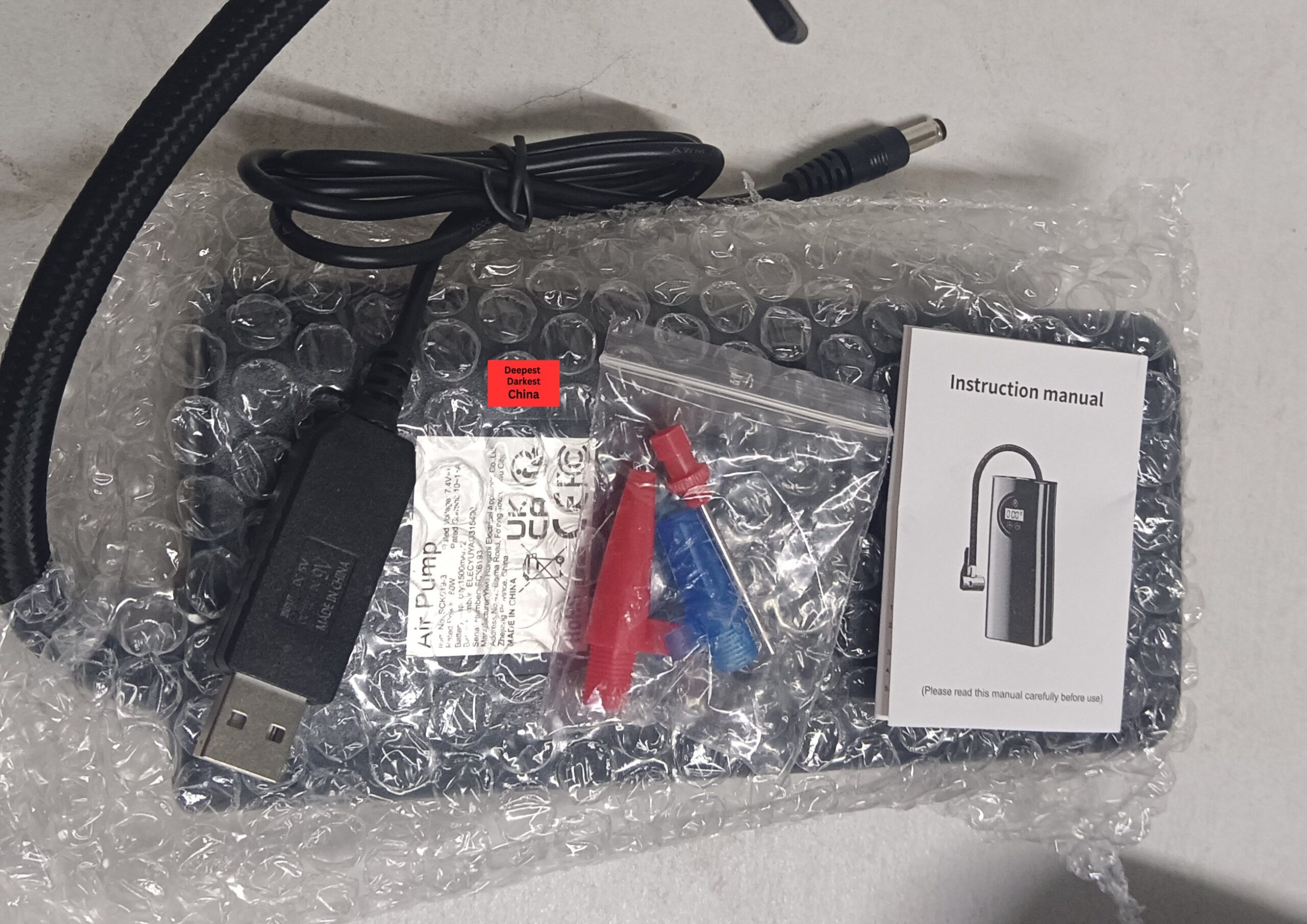 Box contents and included accessories for the SCK619-3 portable air pump