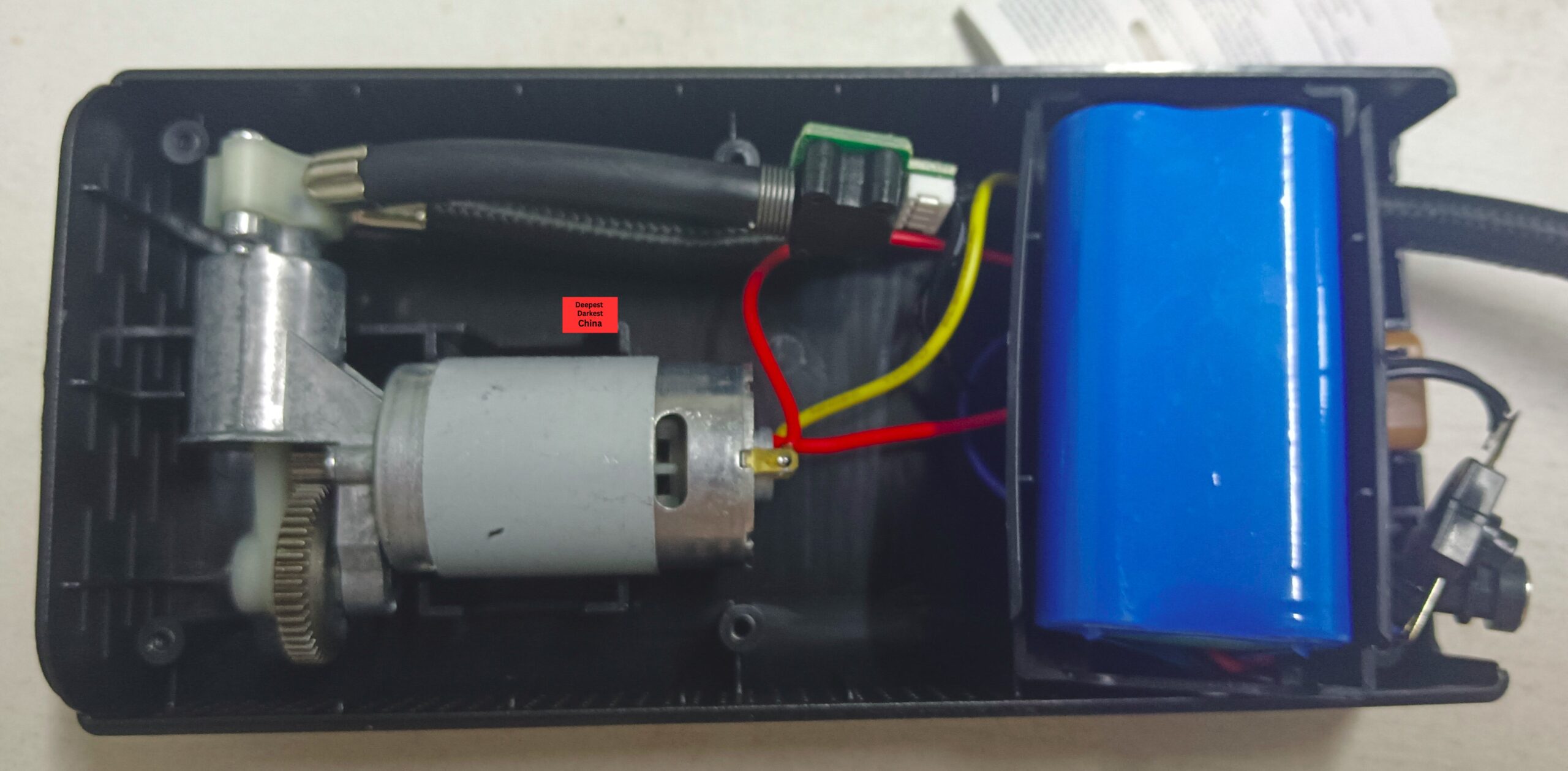 Internals of the SCK619-3 portable air pump